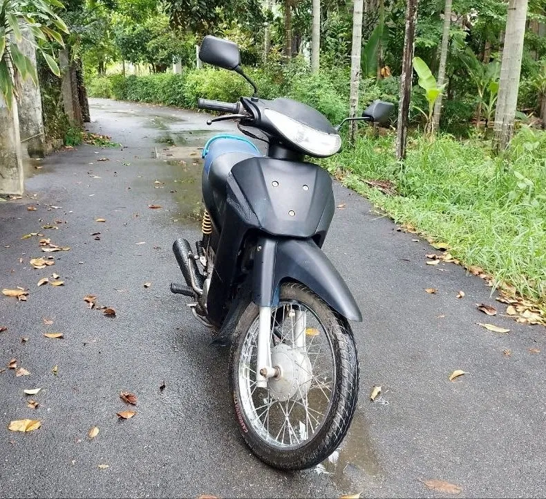 Хойан-Дананг. Продаётся старичок SYM Angel 100 cc, 2005 за 3 млн. Bluecard есть. Обслужен. Для своего возраста ездит дов
