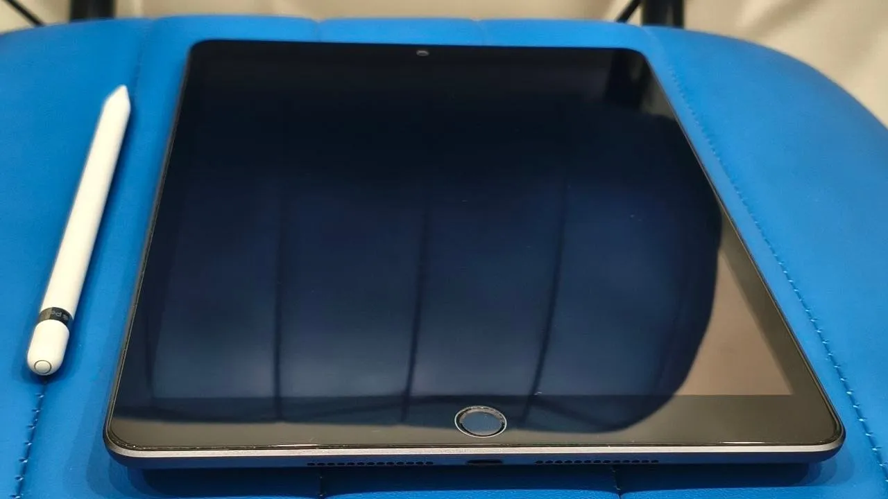 Продам iPad 8-го поколения (2020), 128 GB (Wifi) + Apple Pencil.