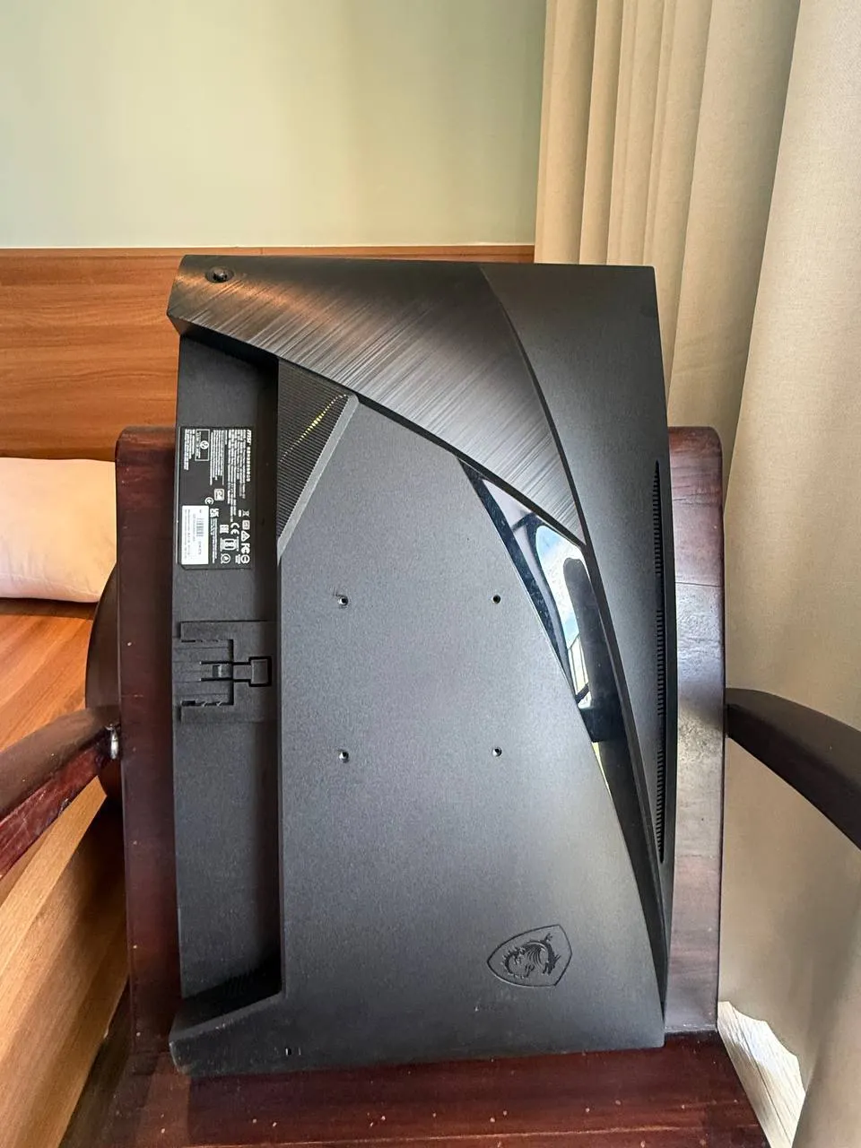 Изогнутый игровой монитор MSI MAG 276CXF 27" — Full HD, 280 Гц, 0,5 мс — без подставки