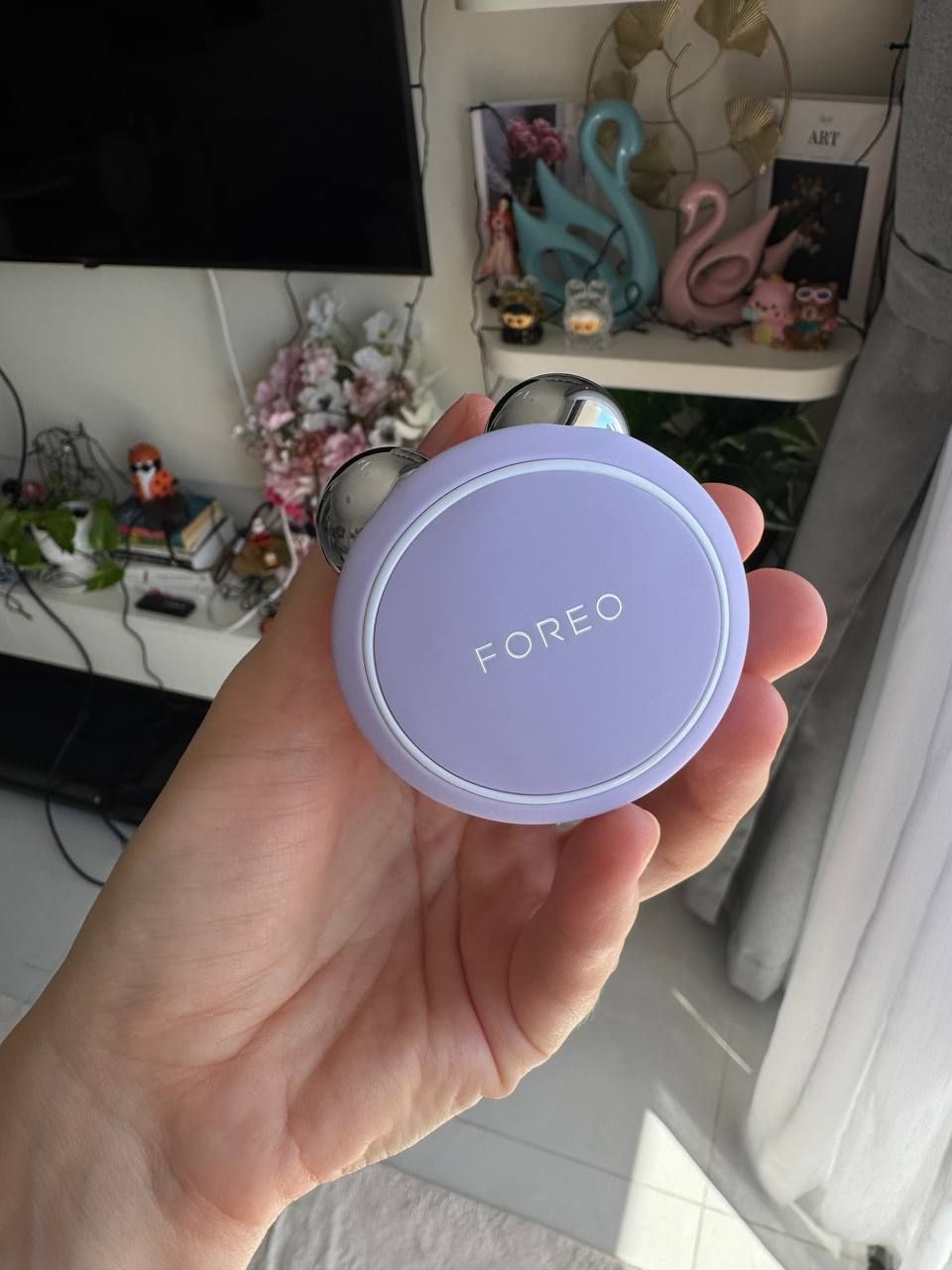 Продаю микротоковый гаджет Foreo bear mini. Состояние отличное. В комплекте есть провод для зарядки и подставочка. Цена 