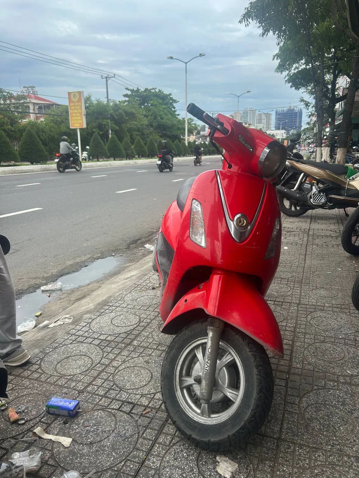 Продам SYM Attila Elizabeth 125cc, красный.