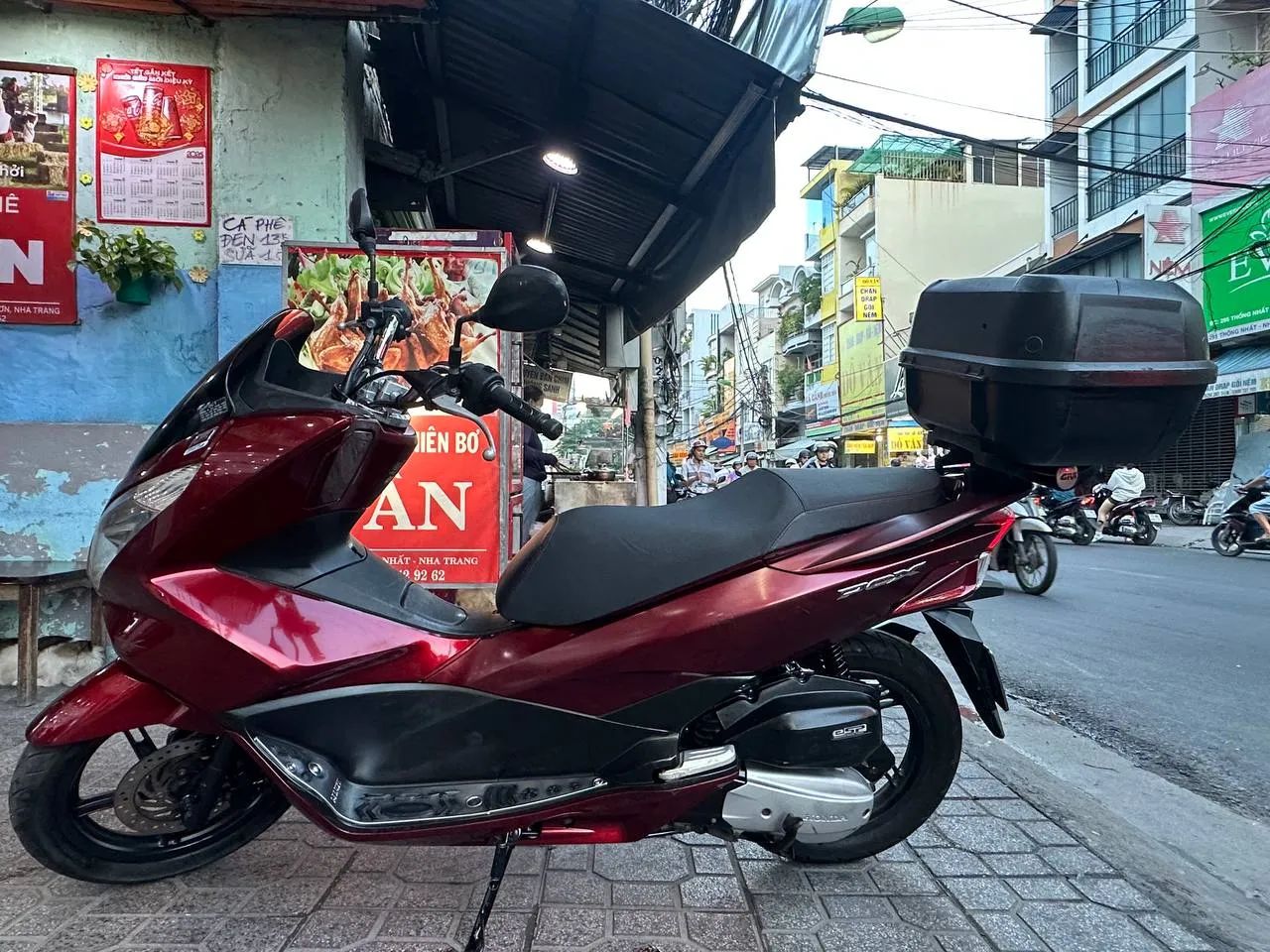 🛵 Продам Honda PCX 125 второго поколения, 2016 год