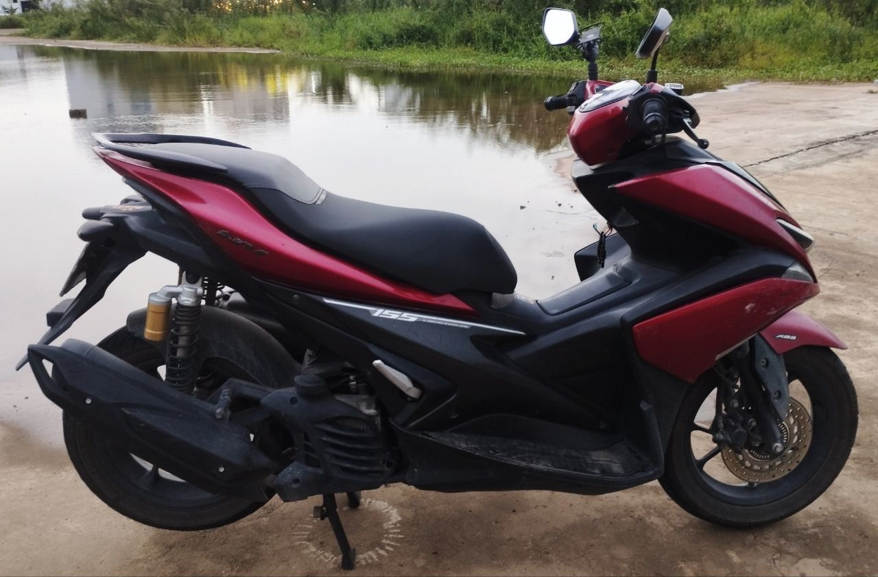 В связи с переездом продам скутер Yamaha NVX 155. ABS, Smart key. Работает хорошо, тысяч 5 назад проведено полное ТО с з
