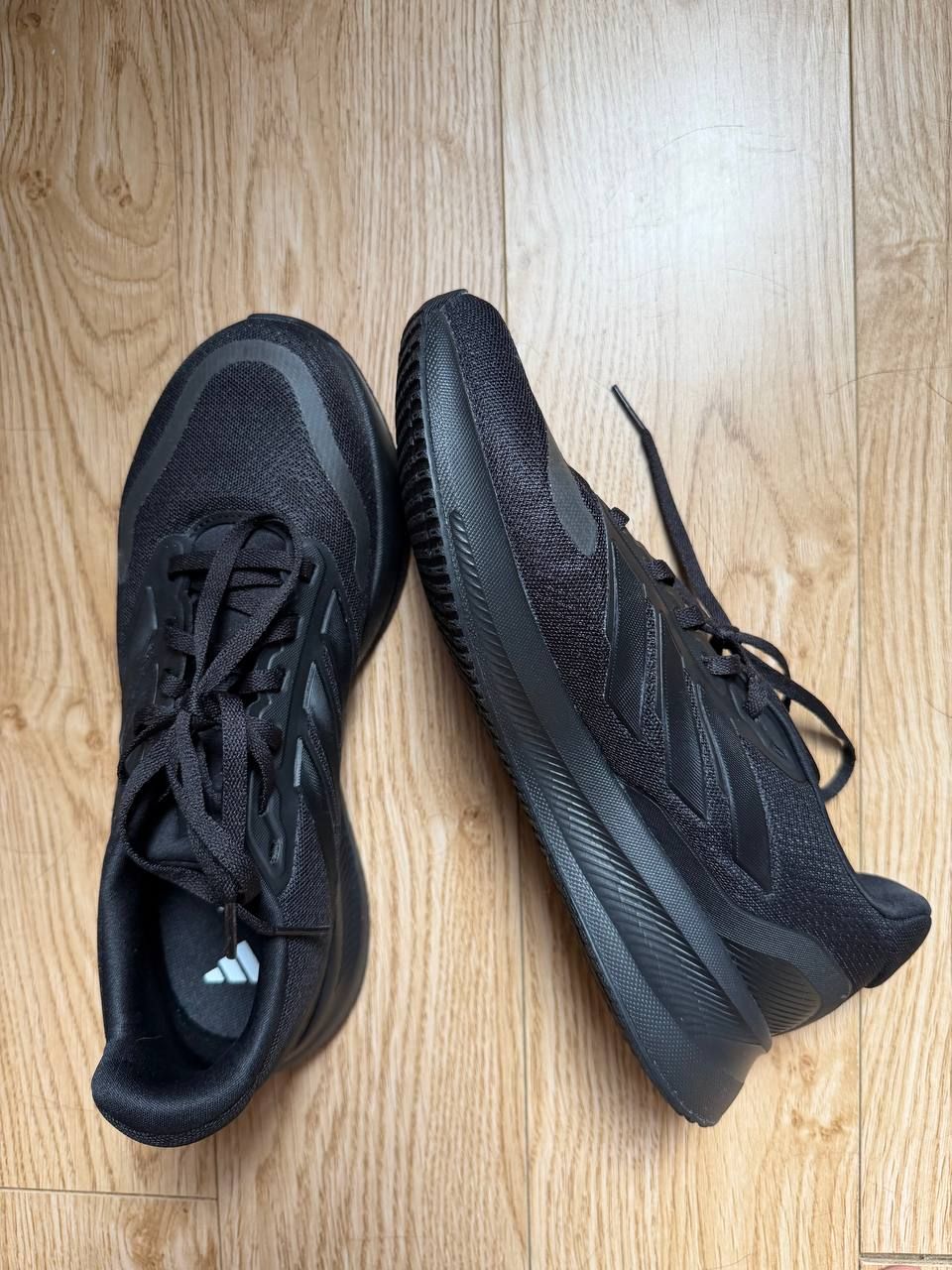 Продам новые женские кроссовки Adidas Runfalcon 5