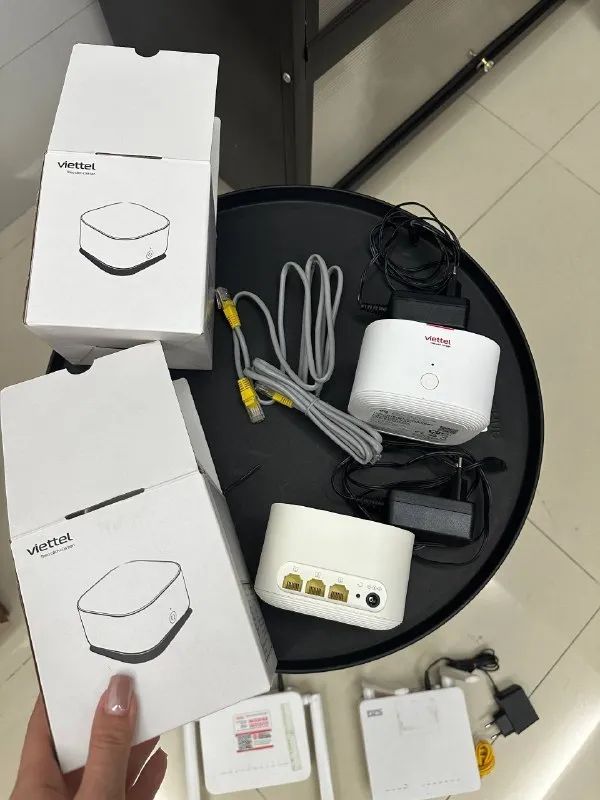 Продаю роутеры Wi-Fi, всего 4 штуки. В наличии 2 новых роутера Viettel (в коробках, полный комплект, не использовались) 