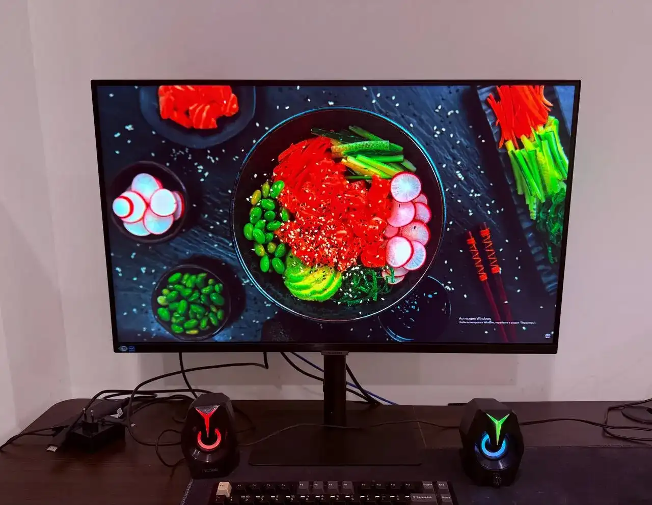 Монитор Samsung 32 inch HDR 4K. Коробка, документация + колонки
