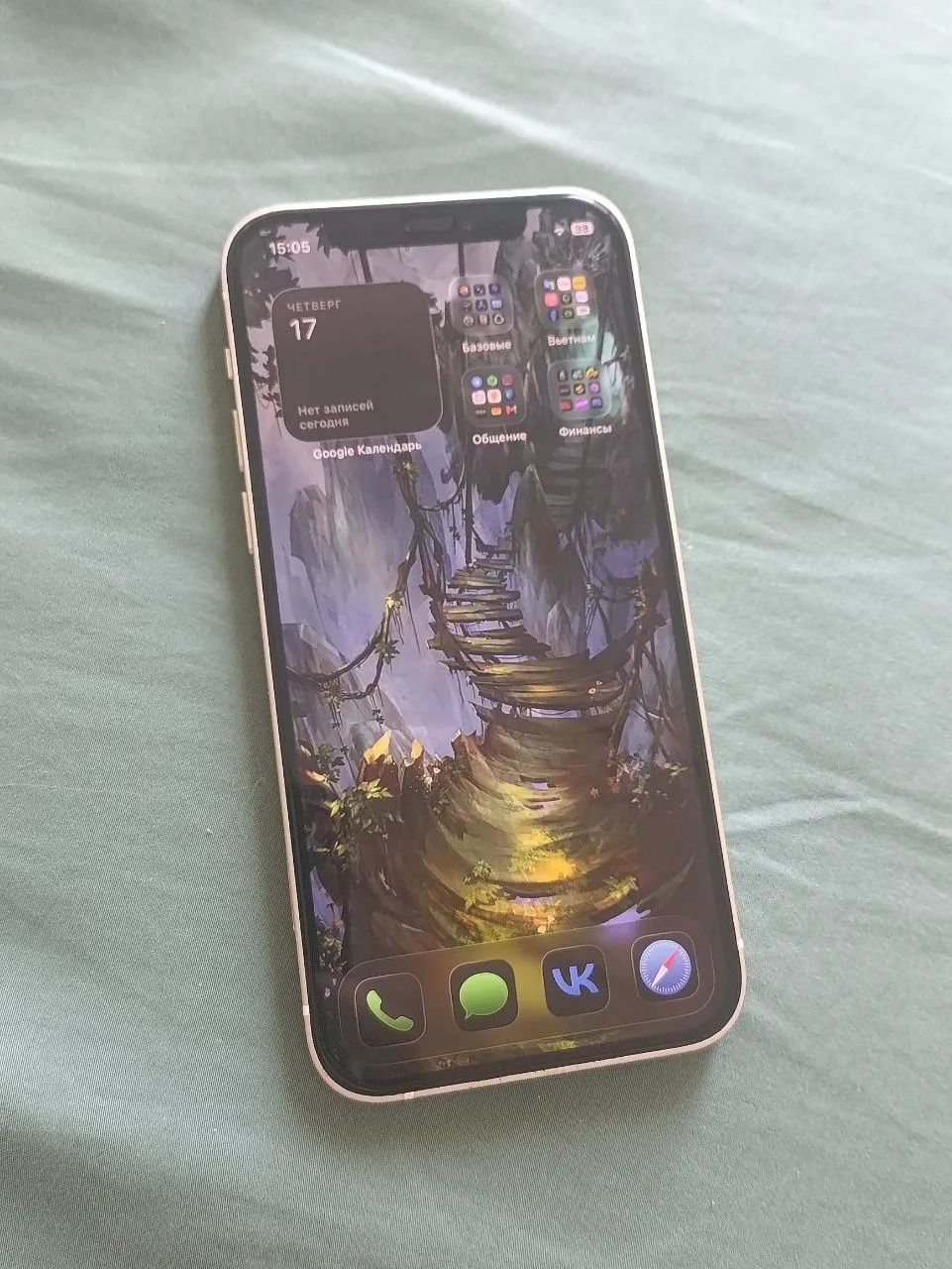 Продам белый iPhone 12 128гб В идеальном состоянии, без ремонтов, не вскрывался. Акб 100% всё работает, в оригинале, нак