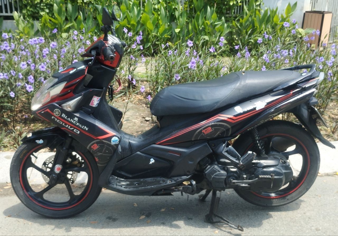 В связи с переездом срочно продам скутер Yamaha Nouvo 5. Скутер старый, но едет нормально, хоть и не в полную силу. Заво