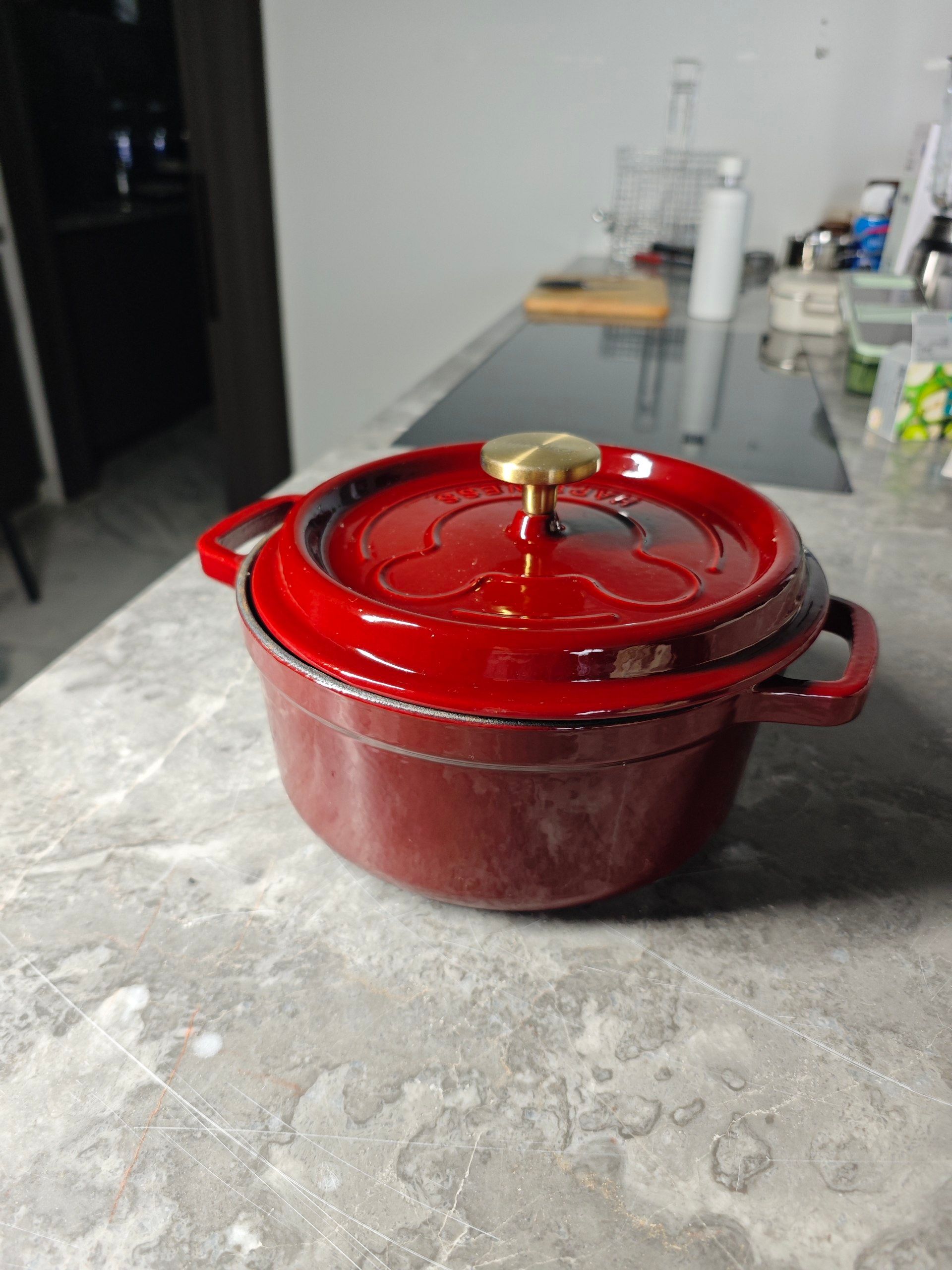 Тяжелая чугунная эмалированная кастрюля / жаровня Staub style (диаметр ~24 см)