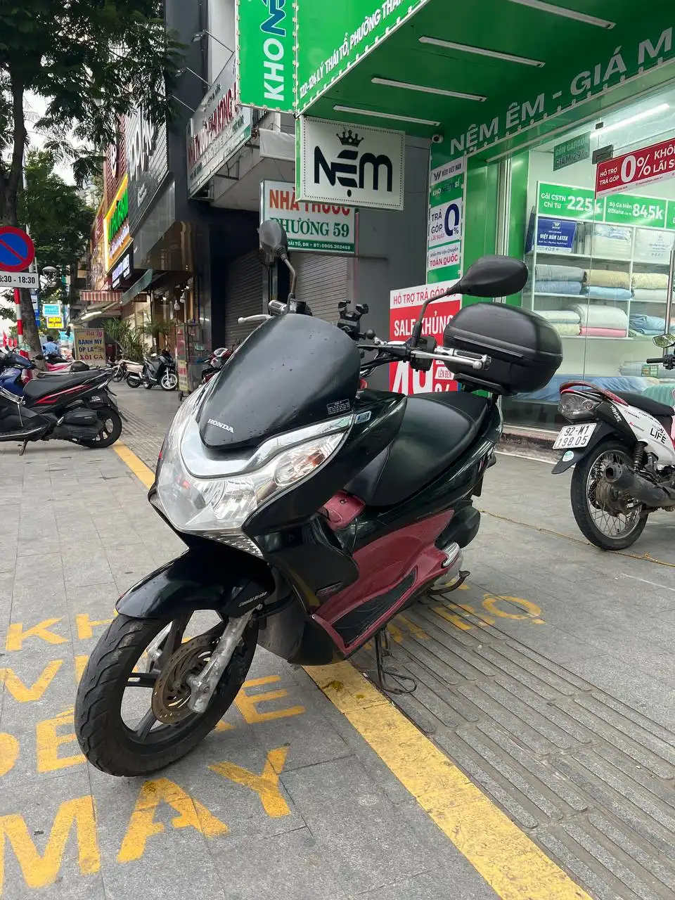 Продам Honda Pcx 125 кубов 2013 года.