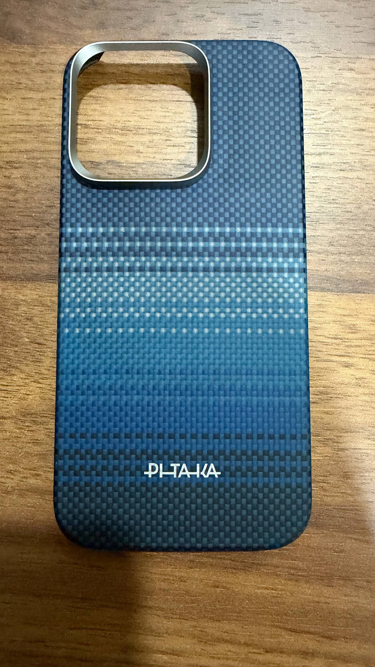 Продам чехол на iPhone 15 pro PITAKA оригинальный