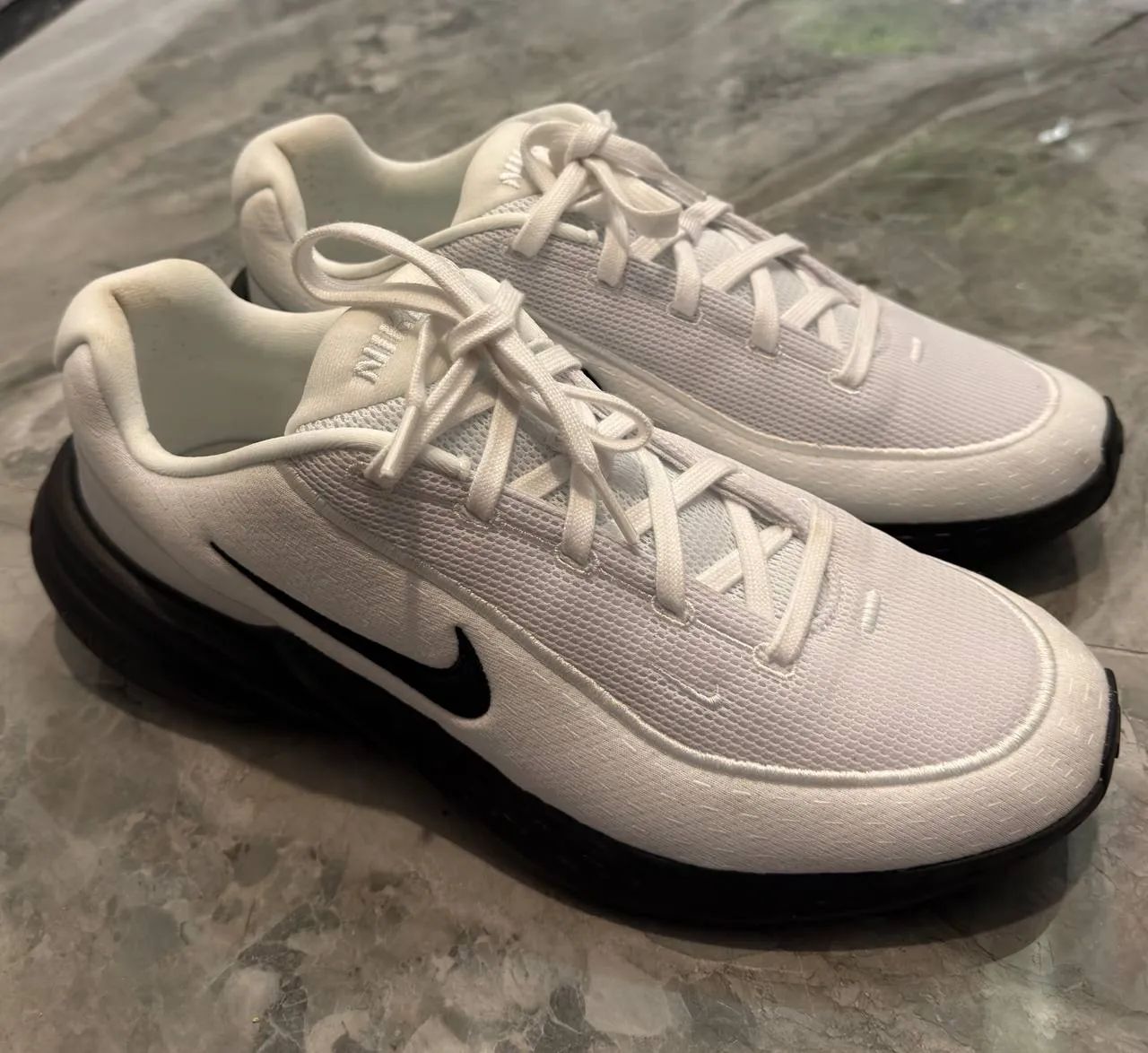 Продам кроссовки Nike - 1 900 000 VND.