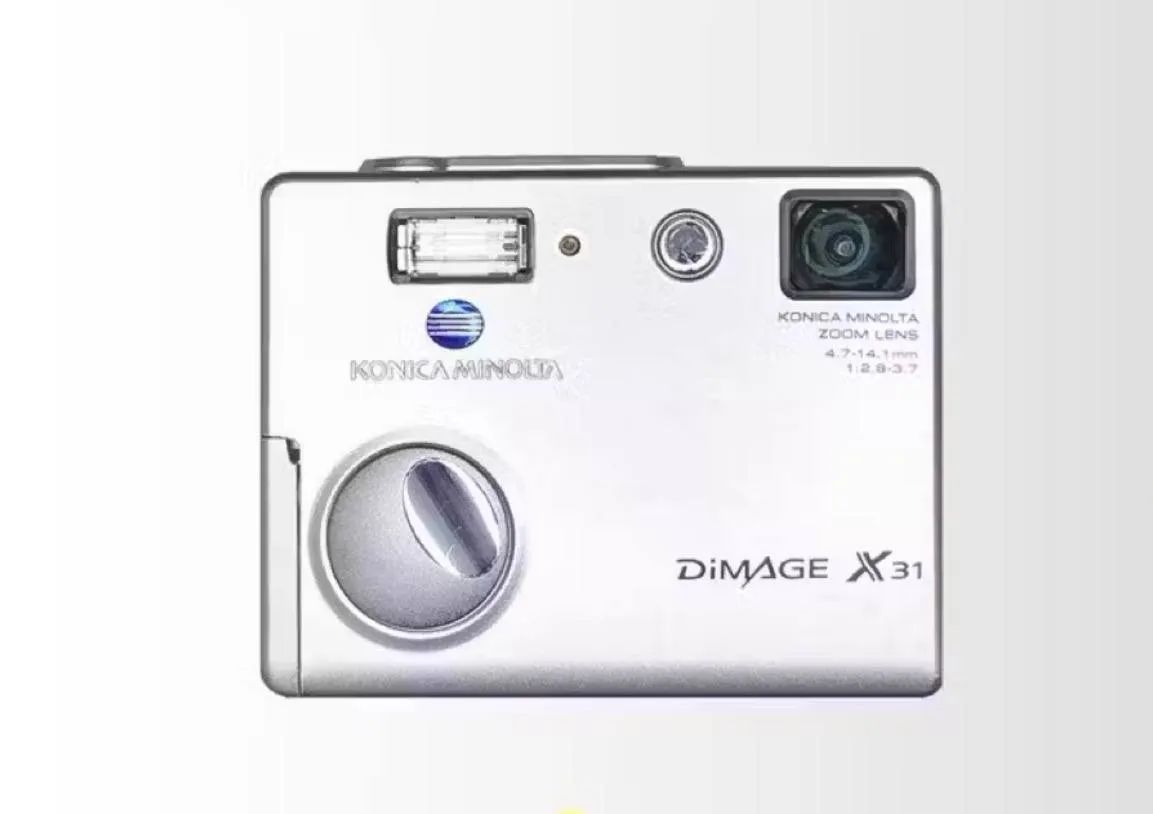 Продается Minolta DiMAGE X31 (мыльница из 2004 года)