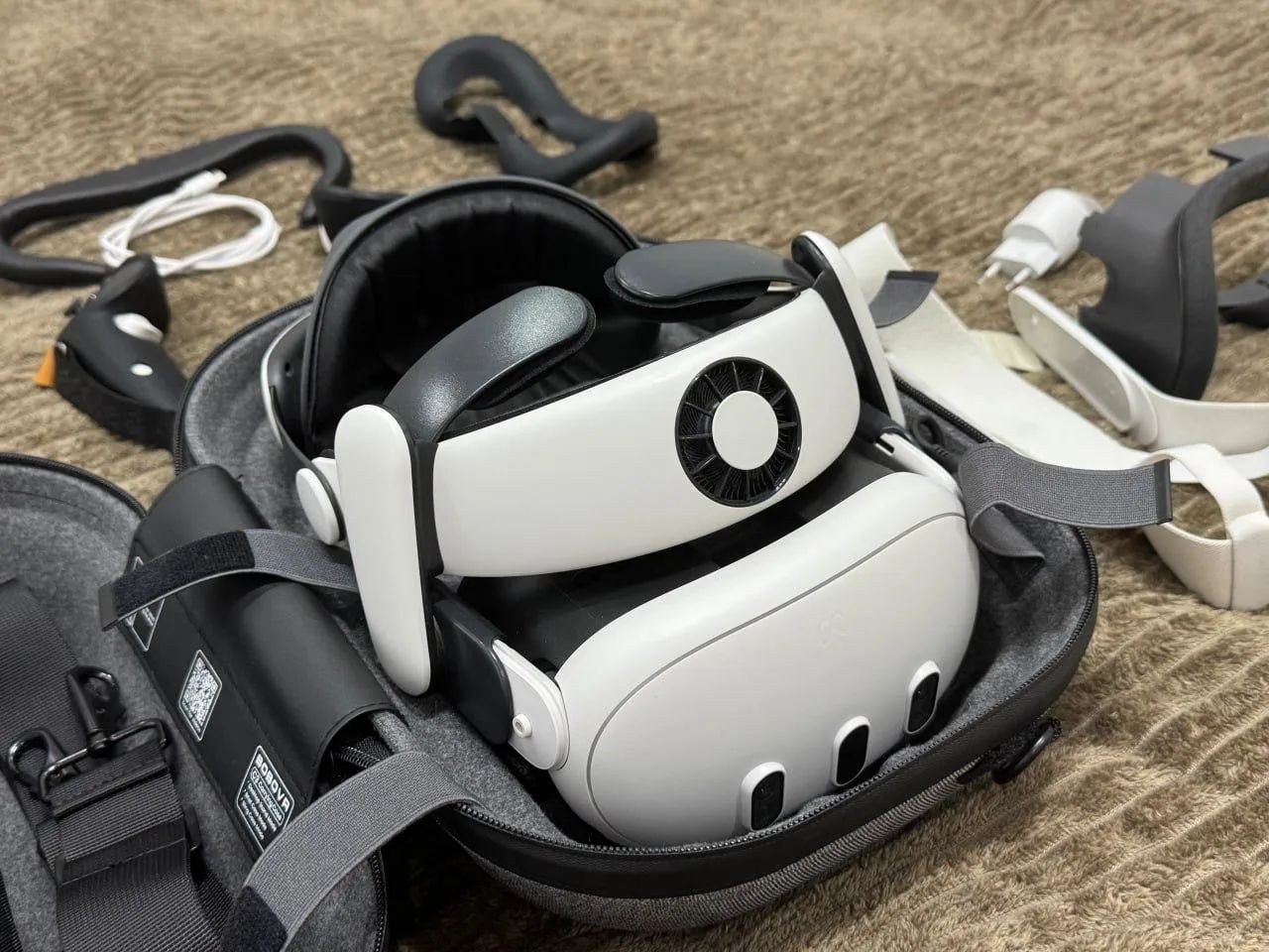 Meta Quest 3 512GB + полный комплект BOBOVR