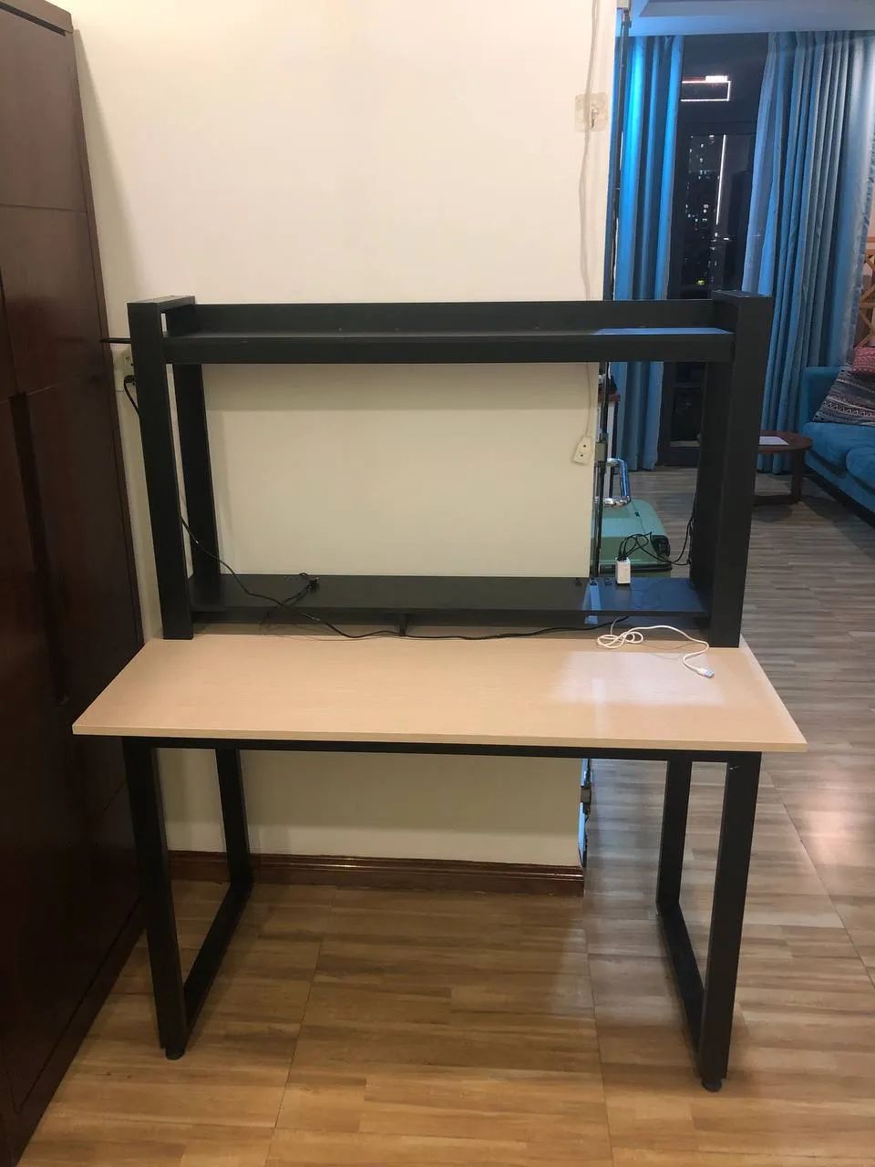 Продам стол (120/60) с подставкой. 700К торг