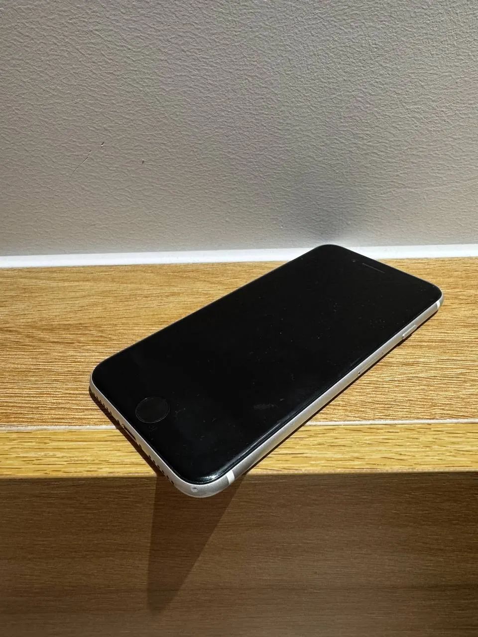 📱 iPhone SE 2020 — 64 GB
