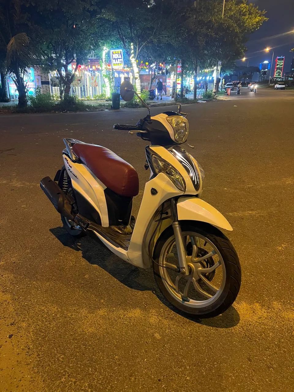 Продам мотоцикл Kymco People Fi125 кубов 2013 года