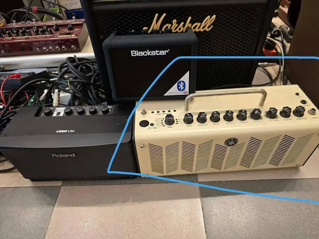 🎸Продаю гитарный комбик Yamaha THR10 за 3,5 млн донгов.