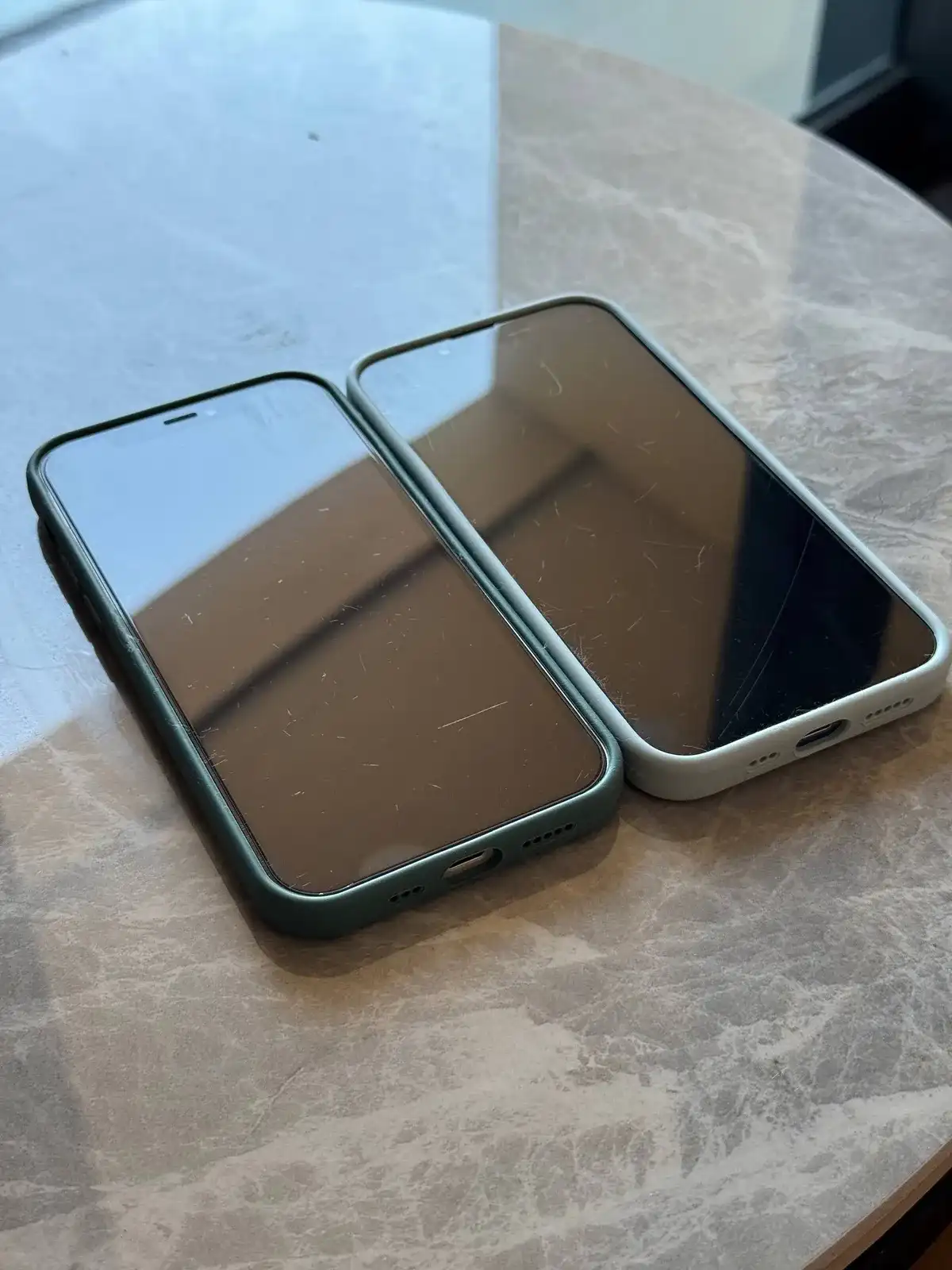 📱 Продам 2 iPhone
