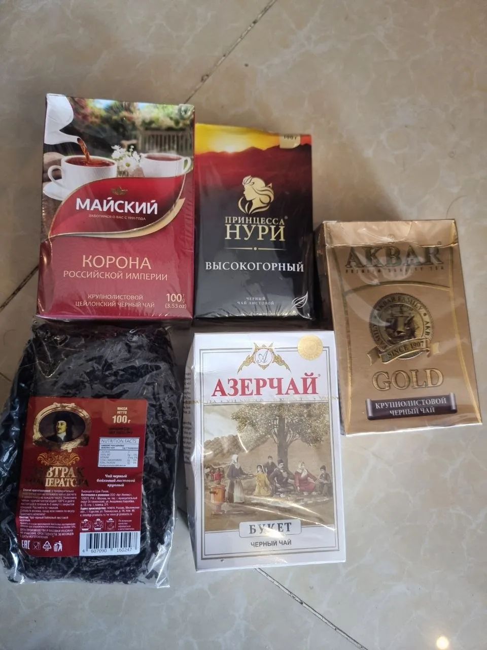 Чёрный листовой чай — ассортимент.