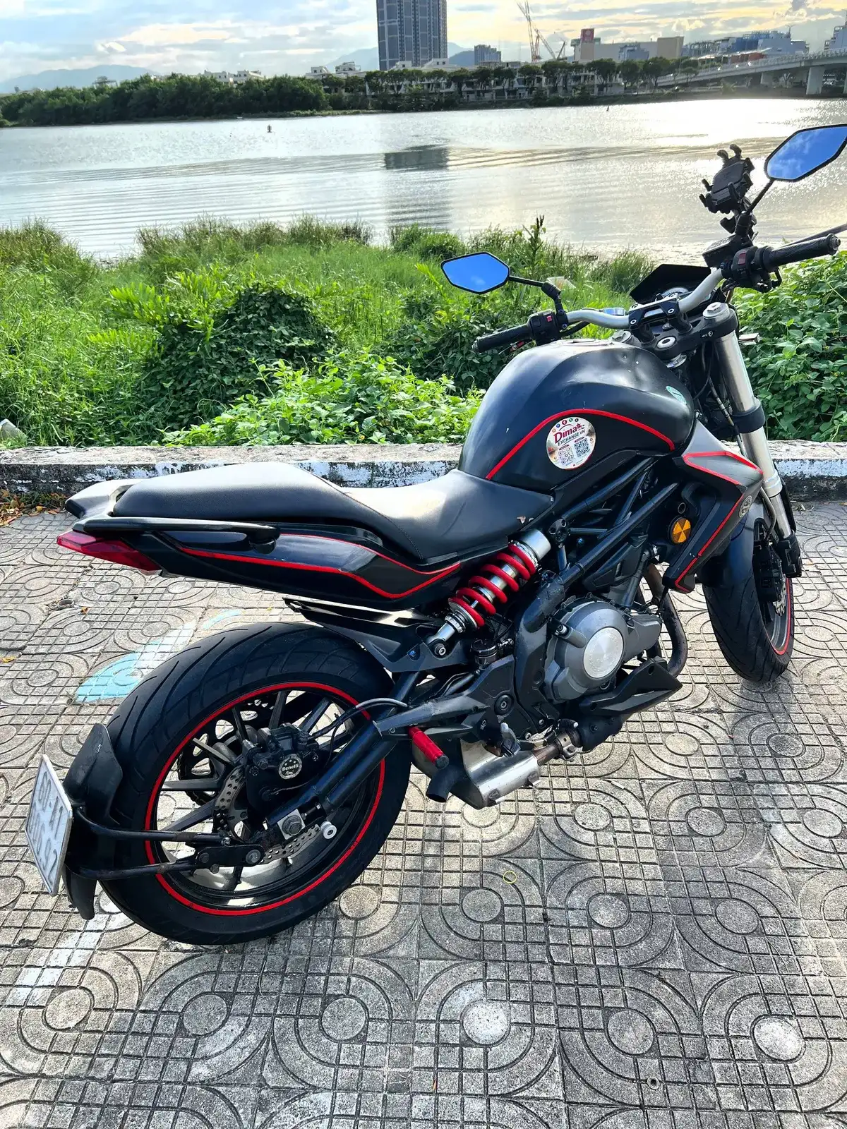 На продаже мотоцикл Benelli 300 2016 г.в. Пробег 28 тыс, полностью обслужен ,все жидкости поменяны, прекрасное техническ