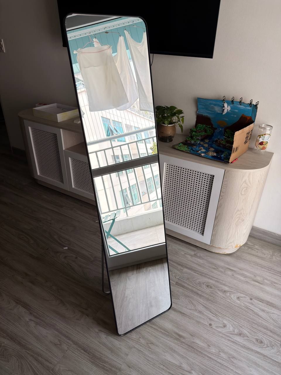 Продаю зеркало из-за переезда. Размеры 38х155 см.