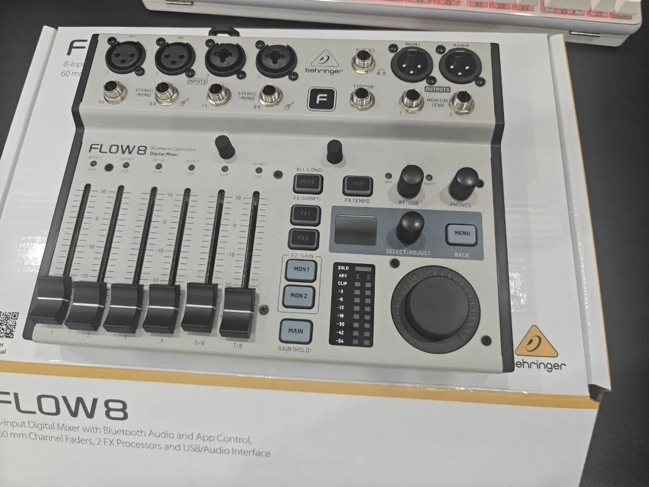 Behringer flow 8