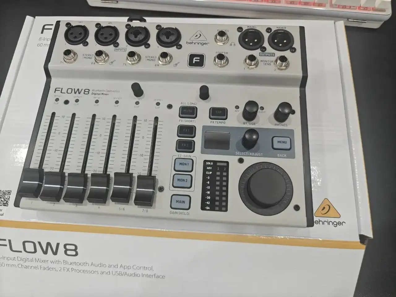 Behringer flow 8