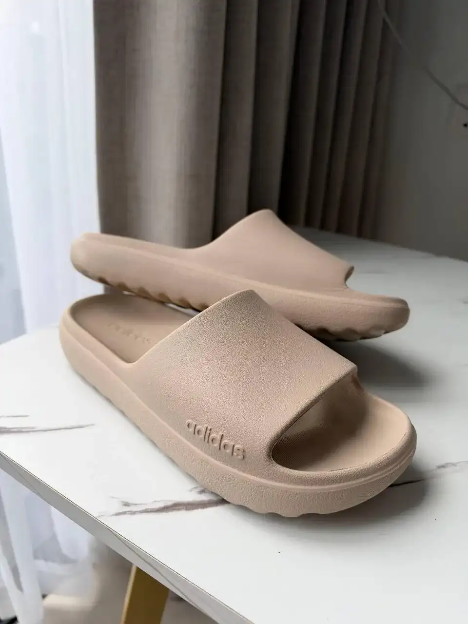 Продам тапки Adidas Оригинал. Размер 42