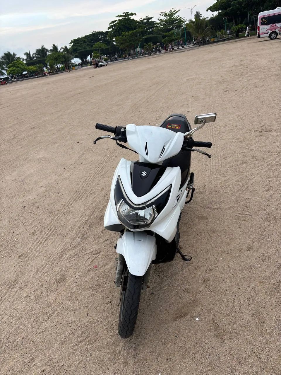🛵 Продам стильный и мощный Suzuki Hayate 125cc (Белый) в отличном состоянии!