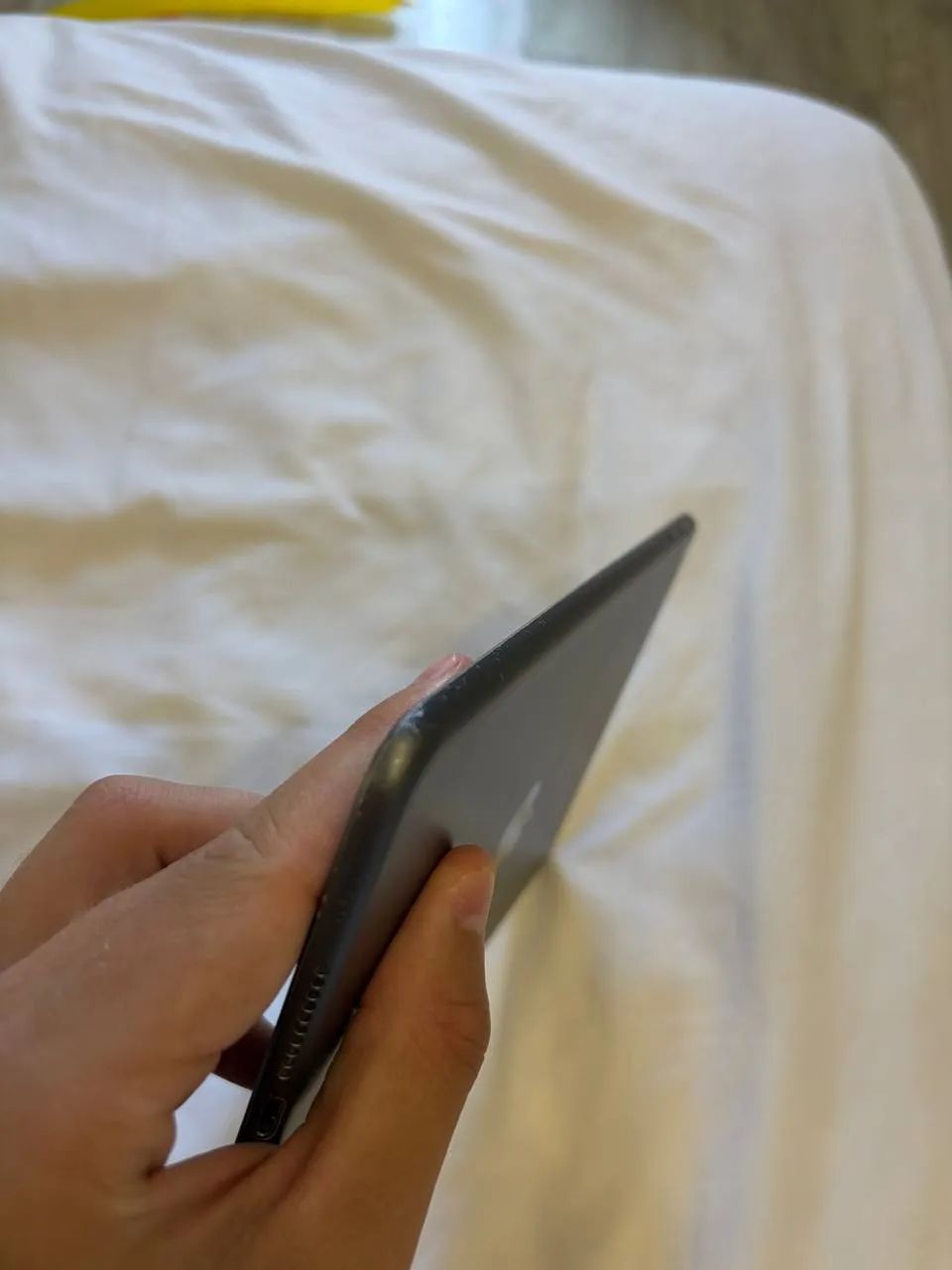 Продаю iPad mini 5 (A2133), серый.