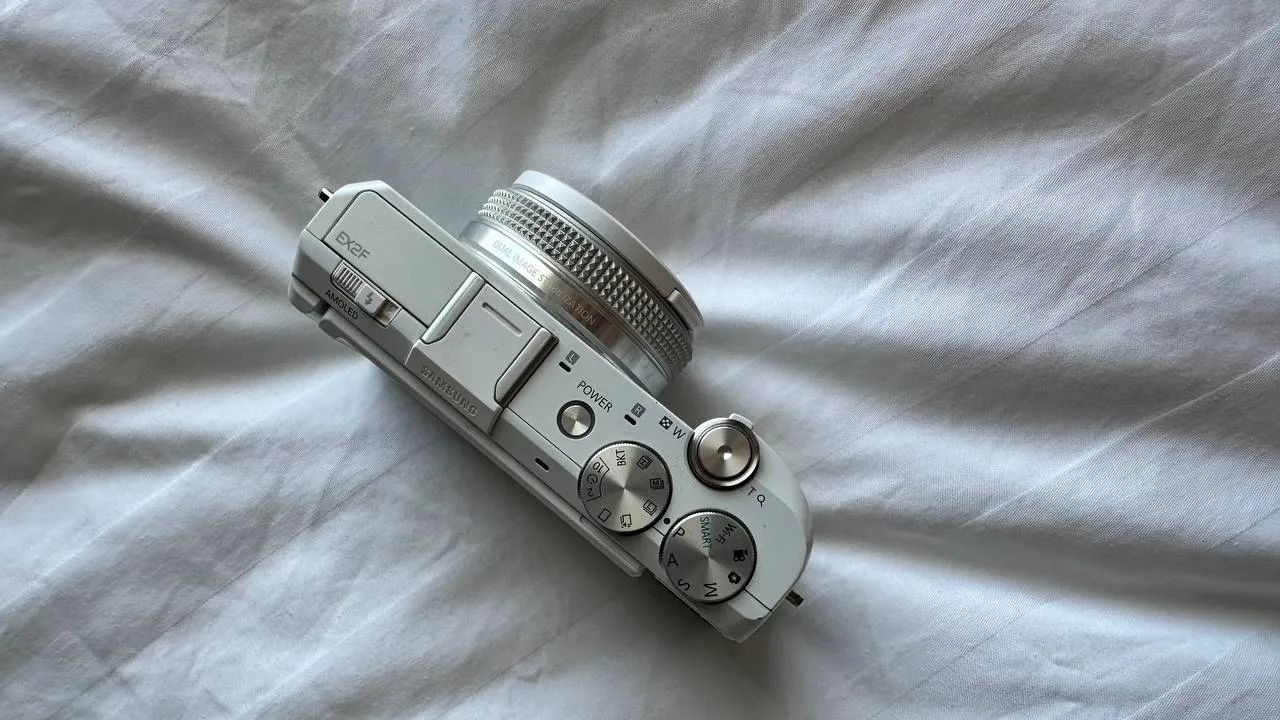 Samsung EX2F компактный цифровой фотоаппарат