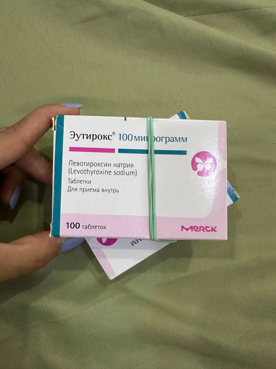 Продам 2 пачки эутирокс 100мг. Одна упаковка полная вторая без нескольких штук.