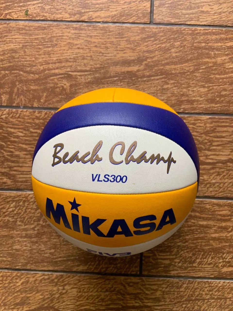 Продам новый оригинальный волейбольный мяч 🏐 550.000 vnd.
