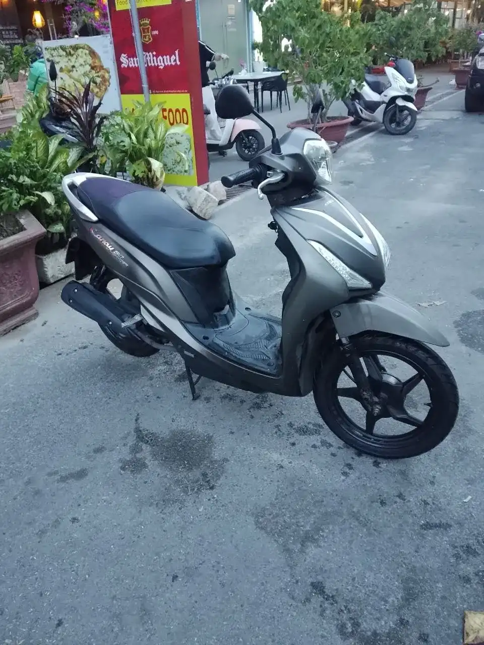 Продам kymco candy 50сс. 2022 год. Все работает, состояние отличное. Права не нужны. Цена 12.8млн. Торг