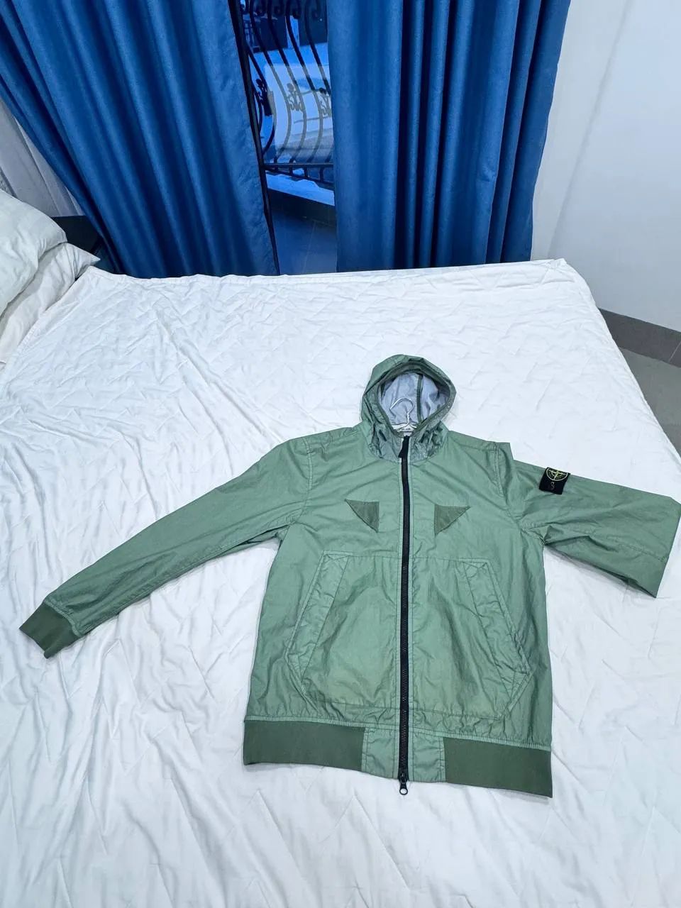 Продаю оригинальную Stone Island Membrana 3L-TC в цвете Sage Green.