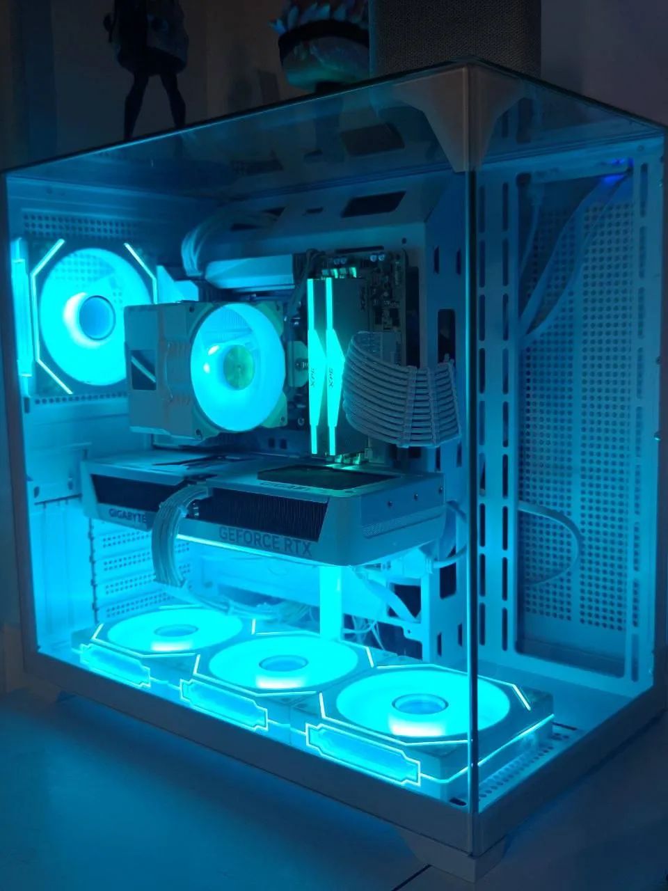 Продаю полностью белую ARGB-сборку на Ryzen 5 7500F + RTX 5070 ICE.