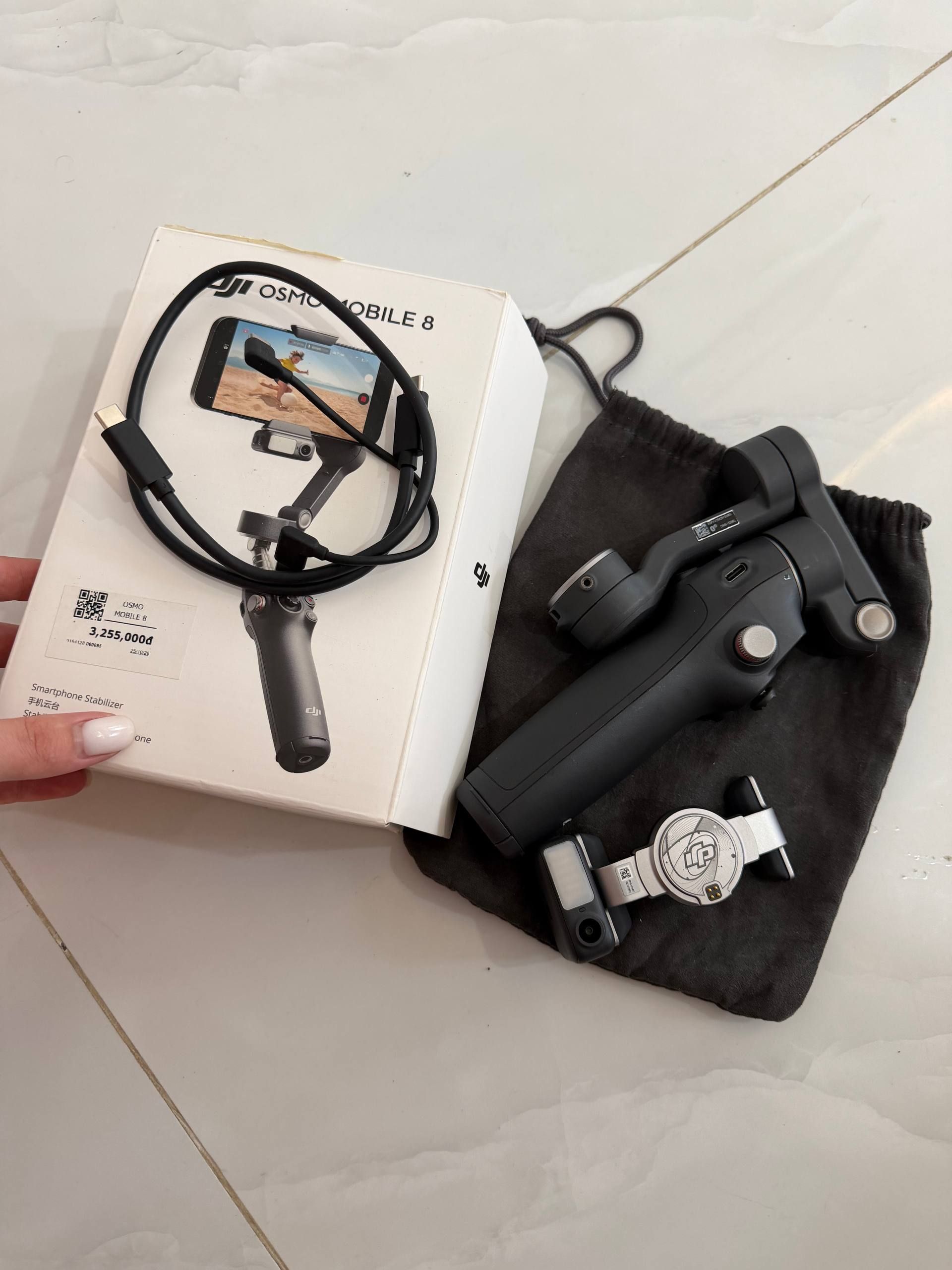 DJI Osmo Mobile 8 — 2 100 000₫ 📸