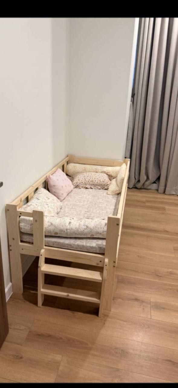Продам детскую кроватку. Размер 150х70