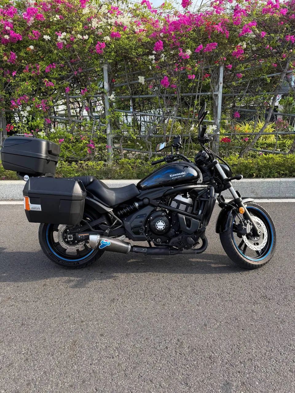 Мотоцикл Kawasaki Vulcan 650 2021 года 10 месяца в идеальном состоянии.