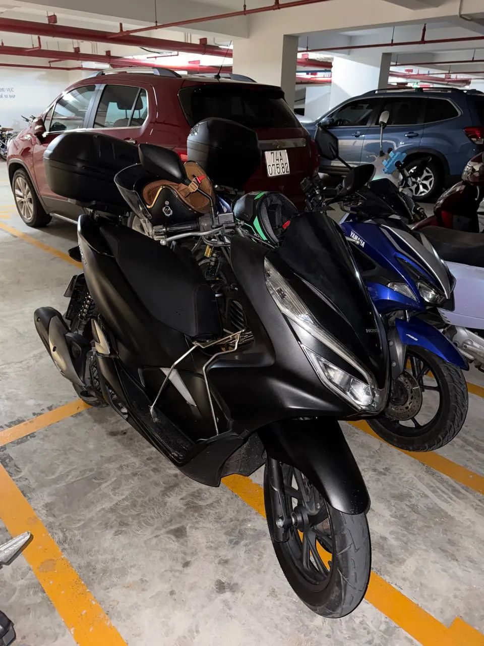Продам Honda PCX 155, 2018 года 3 поколение,в идеальном состоянии полностью обслужен ,полный пакет документов,2 шлема фу
