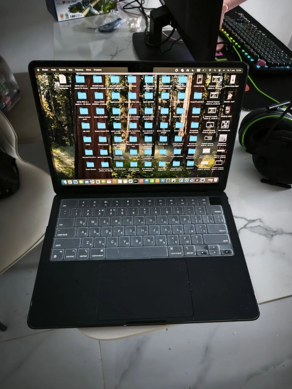 Macbook air m2 16 256, покупался новым год назад, всегда использовался пластиковом кейсе - состояние нового, не ремонтир