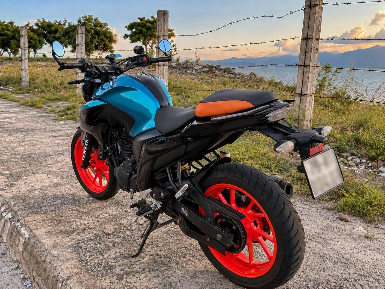 Продаю Yamaha FZ 250 2019 года. Мотоцикл во владении около 2 лет, регулярно обслуживался и использовался аккуратно.